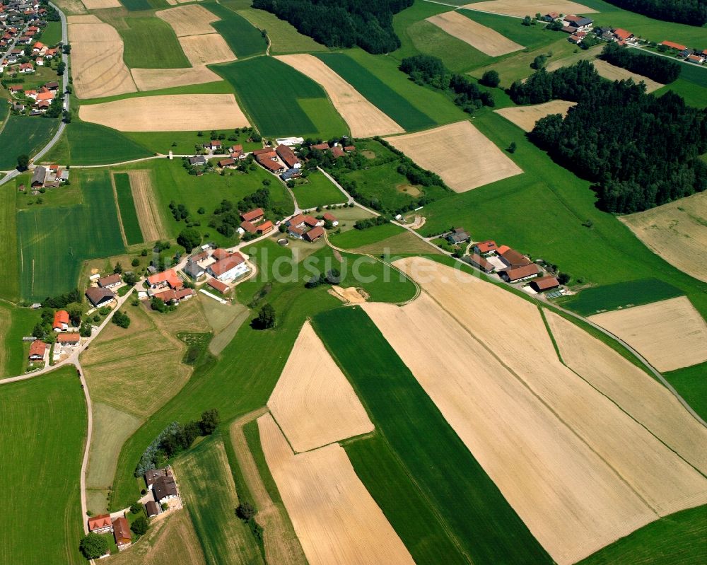 Luftbild Winiham - Dorfkern am Feldrand in Winiham im Bundesland Bayern, Deutschland