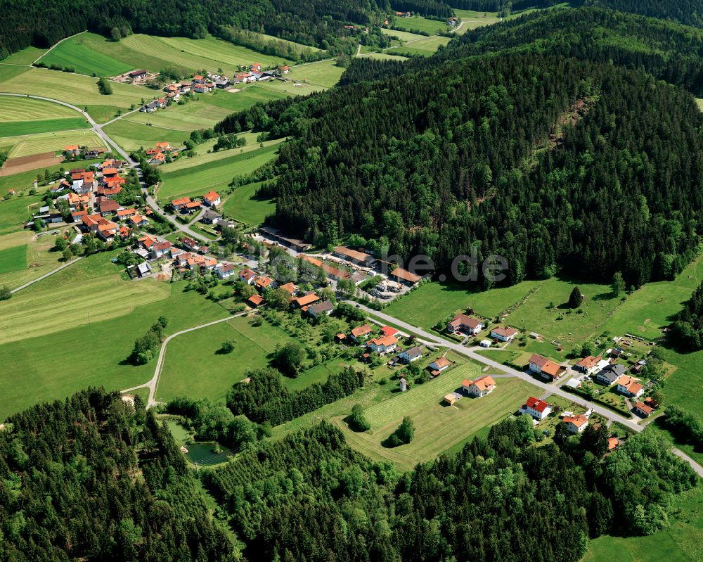 Luftbild Winkelbrunn - Dorfkern am Feldrand in Winkelbrunn im Bundesland Bayern, Deutschland