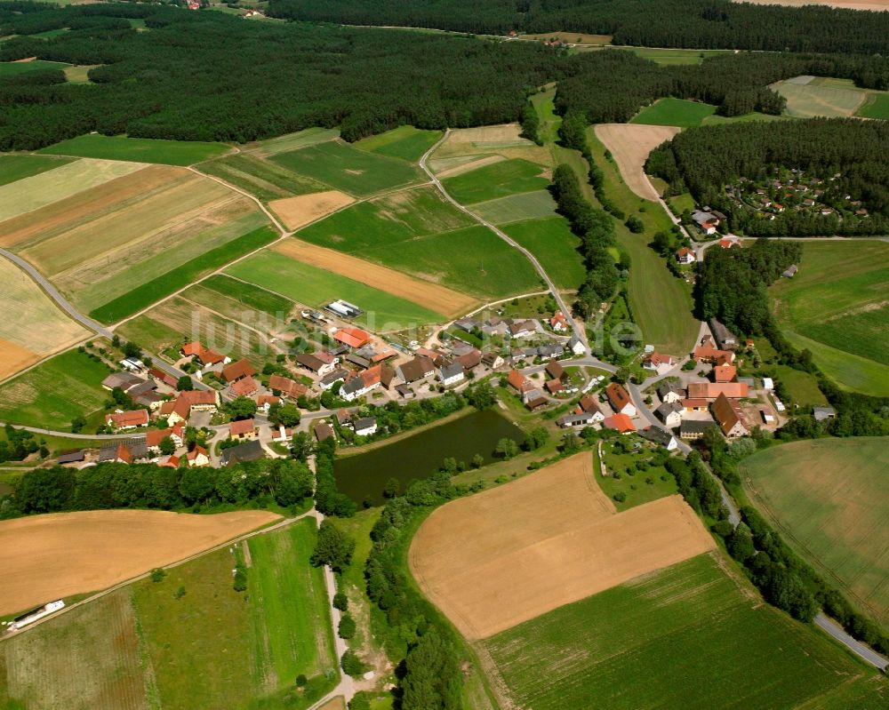 Winkelhaid von oben - Dorfkern am Feldrand in Winkelhaid im Bundesland Bayern, Deutschland