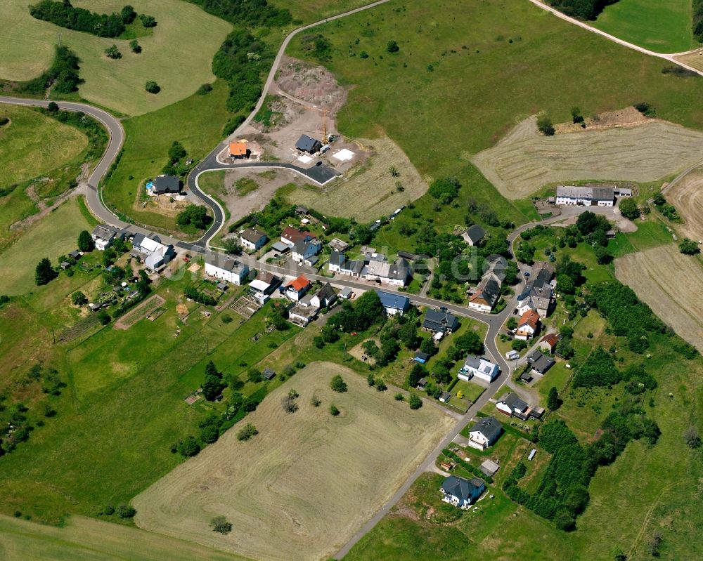 Winnenberg von oben - Dorfkern am Feldrand in Winnenberg im Bundesland Rheinland-Pfalz, Deutschland