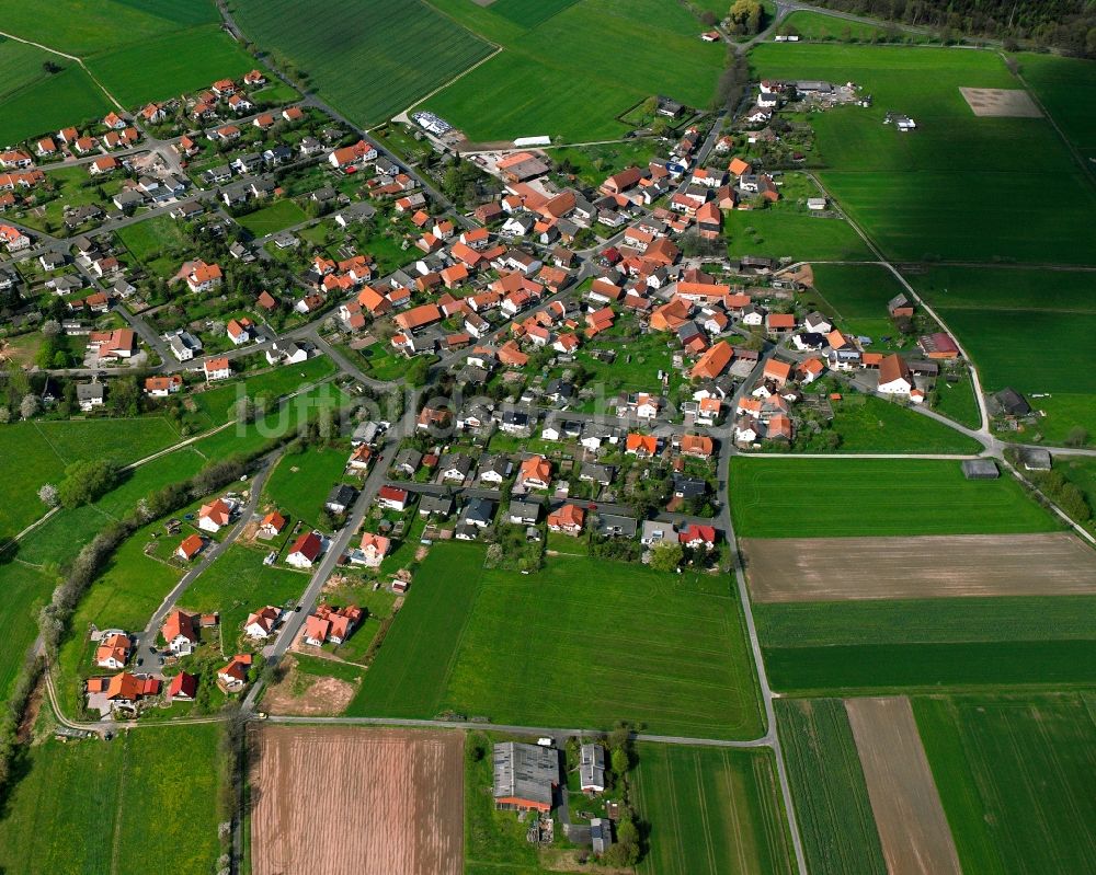 Wippershain aus der Vogelperspektive: Dorfkern am Feldrand in Wippershain im Bundesland Hessen, Deutschland