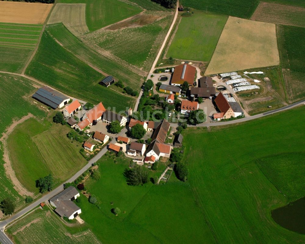 Wolfsau aus der Vogelperspektive: Dorfkern am Feldrand in Wolfsau im Bundesland Bayern, Deutschland