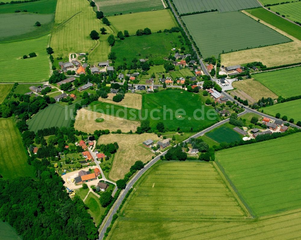 Luftbild Woltersdorf - Dorfkern am Feldrand in Woltersdorf im Bundesland Schleswig-Holstein, Deutschland