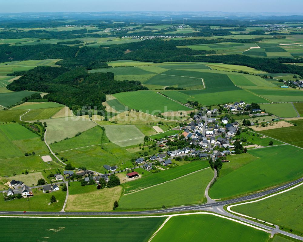 Luftaufnahme Würrich - Dorfkern am Feldrand in Würrich im Bundesland Rheinland-Pfalz, Deutschland