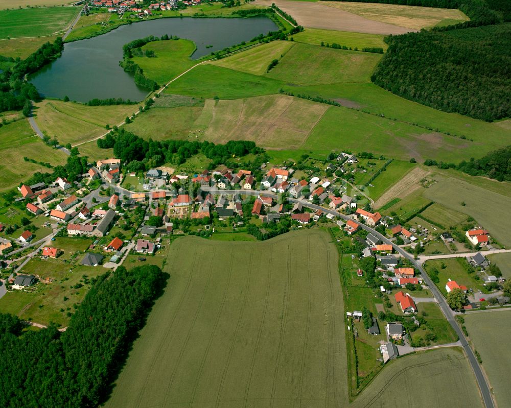 Würschnitz von oben - Dorfkern am Feldrand in Würschnitz im Bundesland Sachsen, Deutschland