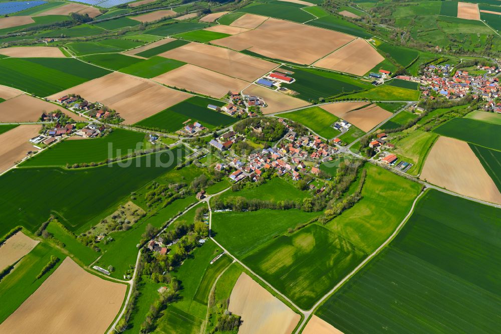 Wässerndorf von oben - Dorfkern am Feldrand in Wässerndorf im Bundesland Bayern, Deutschland