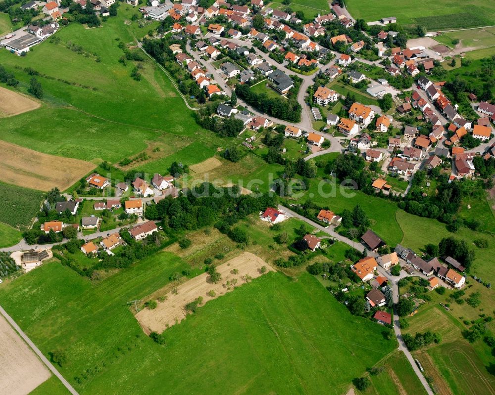 Wüstenrot von oben - Dorfkern am Feldrand in Wüstenrot im Bundesland Baden-Württemberg, Deutschland