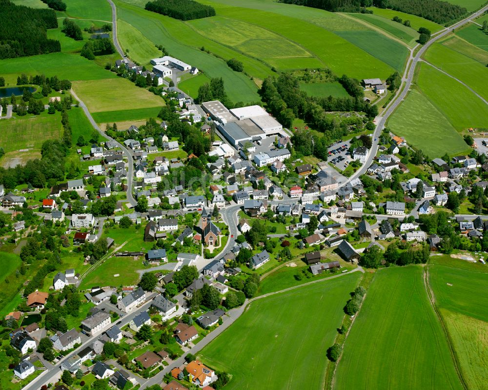 Wüstenselbitz aus der Vogelperspektive: Dorfkern am Feldrand in Wüstenselbitz im Bundesland Bayern, Deutschland