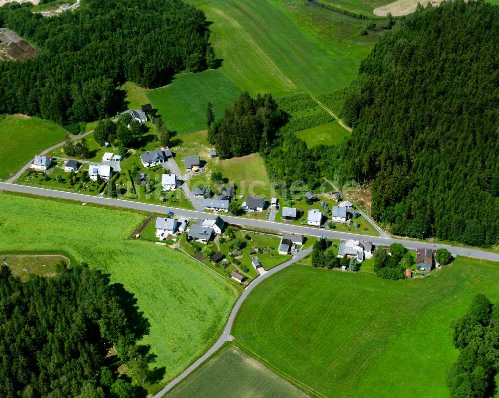 Luftaufnahme Wüstenselbitz - Dorfkern am Feldrand in Wüstenselbitz im Bundesland Bayern, Deutschland