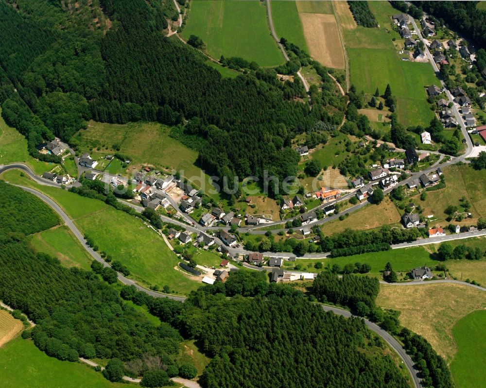 Wunderthausen aus der Vogelperspektive: Dorfkern am Feldrand in Wunderthausen im Bundesland Nordrhein-Westfalen, Deutschland