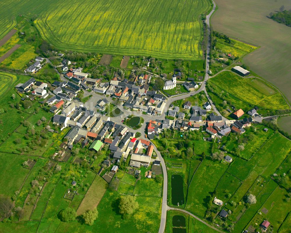 Luftbild Zadelsdorf - Dorfkern am Feldrand in Zadelsdorf im Bundesland Thüringen, Deutschland