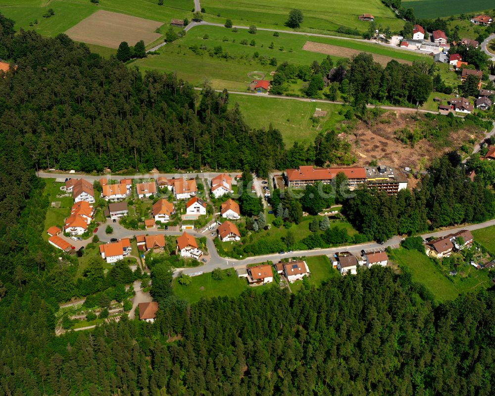 Zavelstein aus der Vogelperspektive: Dorfkern am Feldrand in Zavelstein im Bundesland Baden-Württemberg, Deutschland