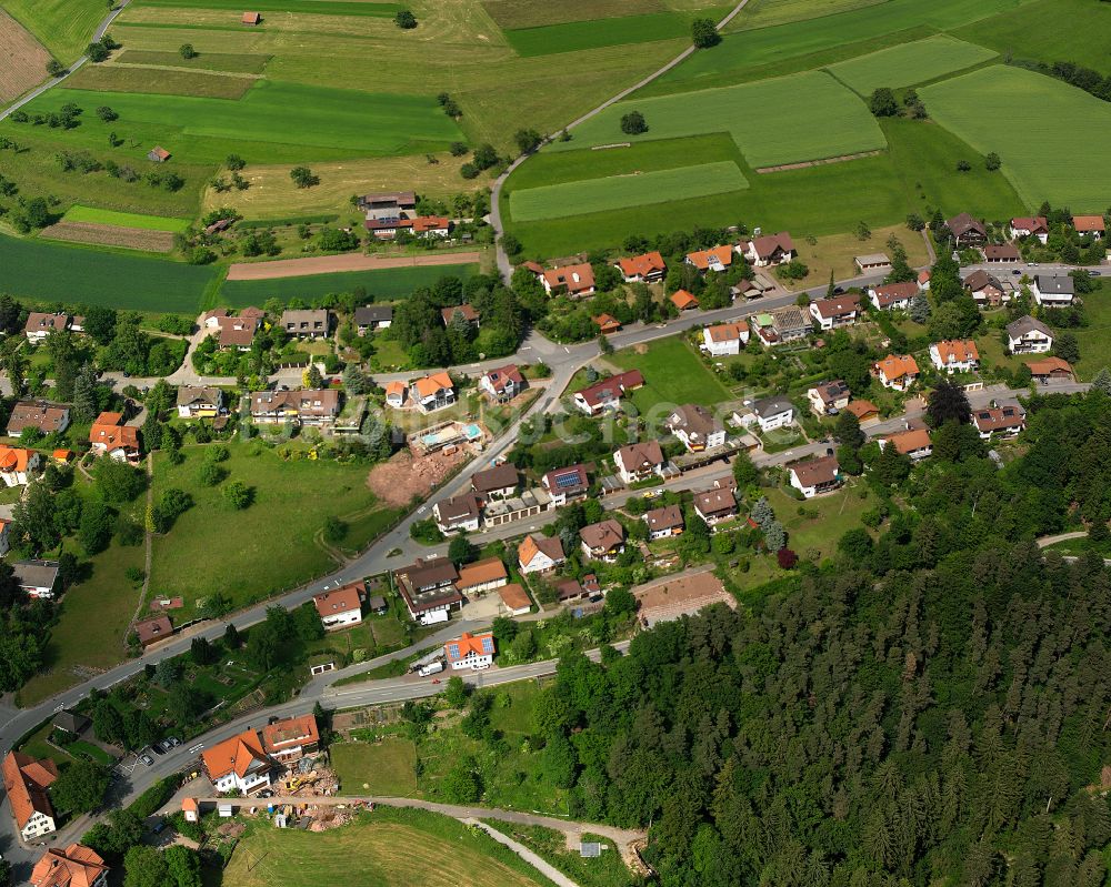 Zavelstein von oben - Dorfkern am Feldrand in Zavelstein im Bundesland Baden-Württemberg, Deutschland