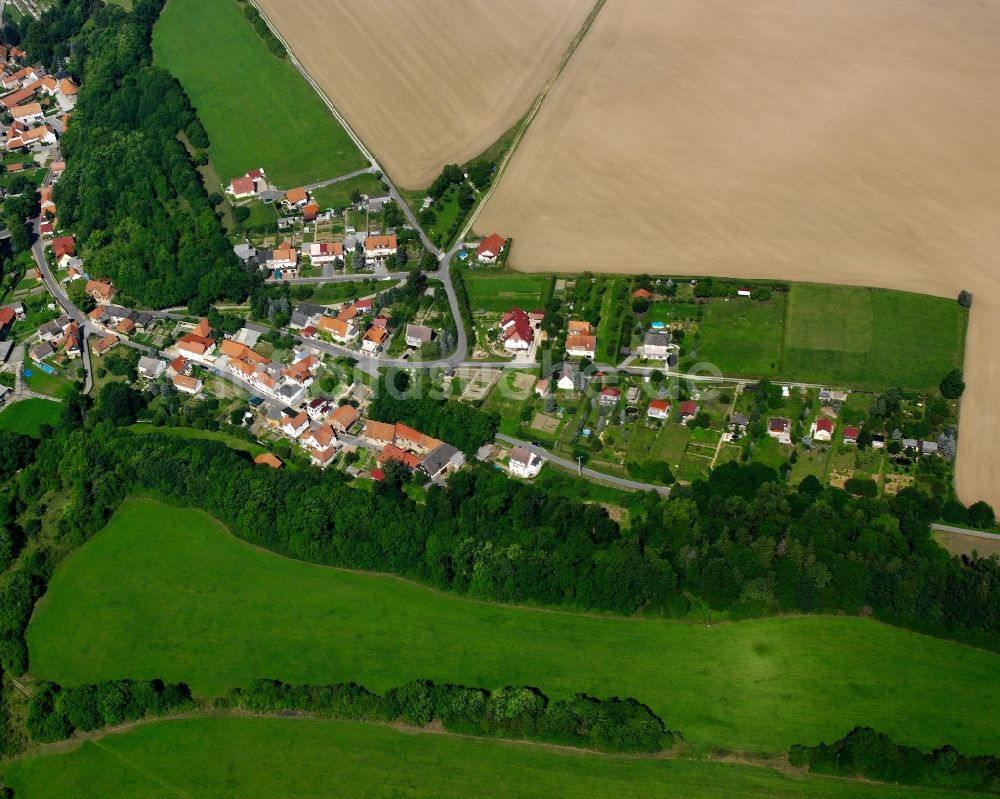 Luftaufnahme Zella - Dorfkern am Feldrand in Zella im Bundesland Thüringen, Deutschland