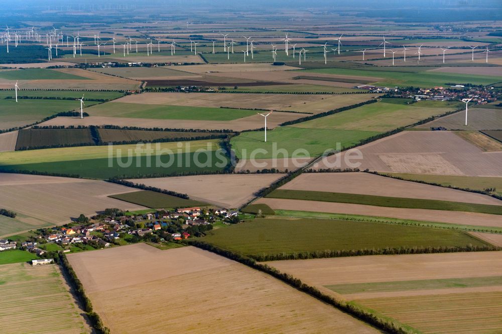 Zeuden von oben - Dorfkern am Feldrand in Zeuden im Bundesland Brandenburg, Deutschland