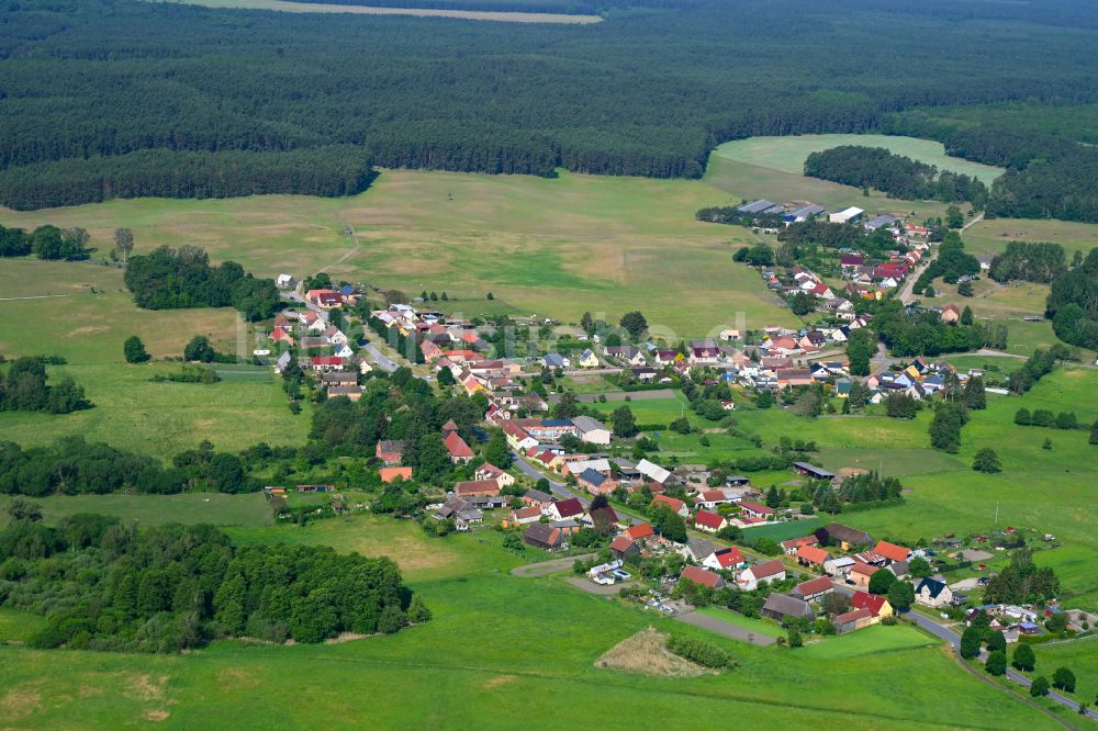 Luftbild Zühlen - Dorfkern am Feldrand in Zühlen im Bundesland Brandenburg, Deutschland