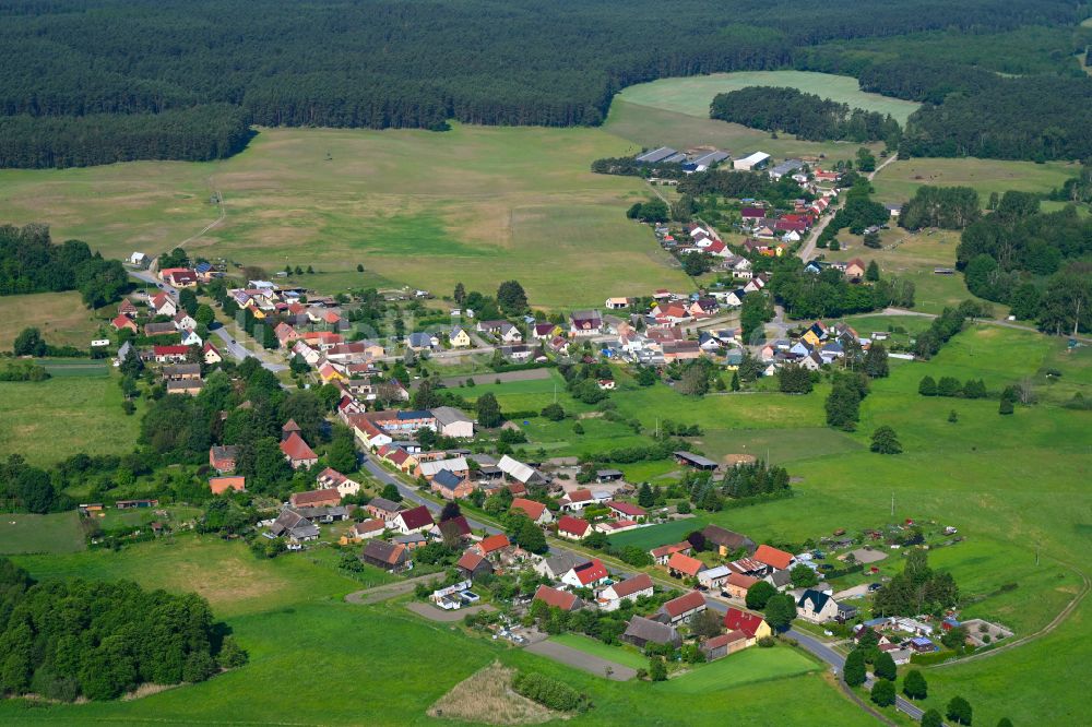Luftaufnahme Zühlen - Dorfkern am Feldrand in Zühlen im Bundesland Brandenburg, Deutschland