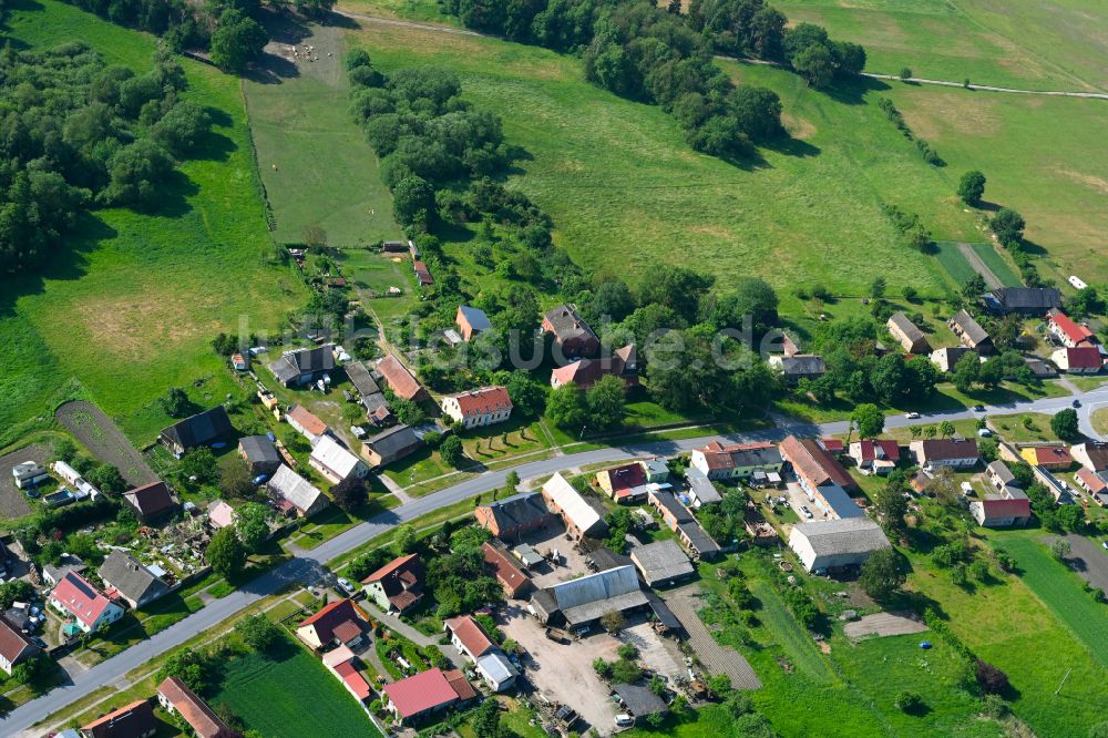 Luftbild Zühlen - Dorfkern am Feldrand in Zühlen im Bundesland Brandenburg, Deutschland