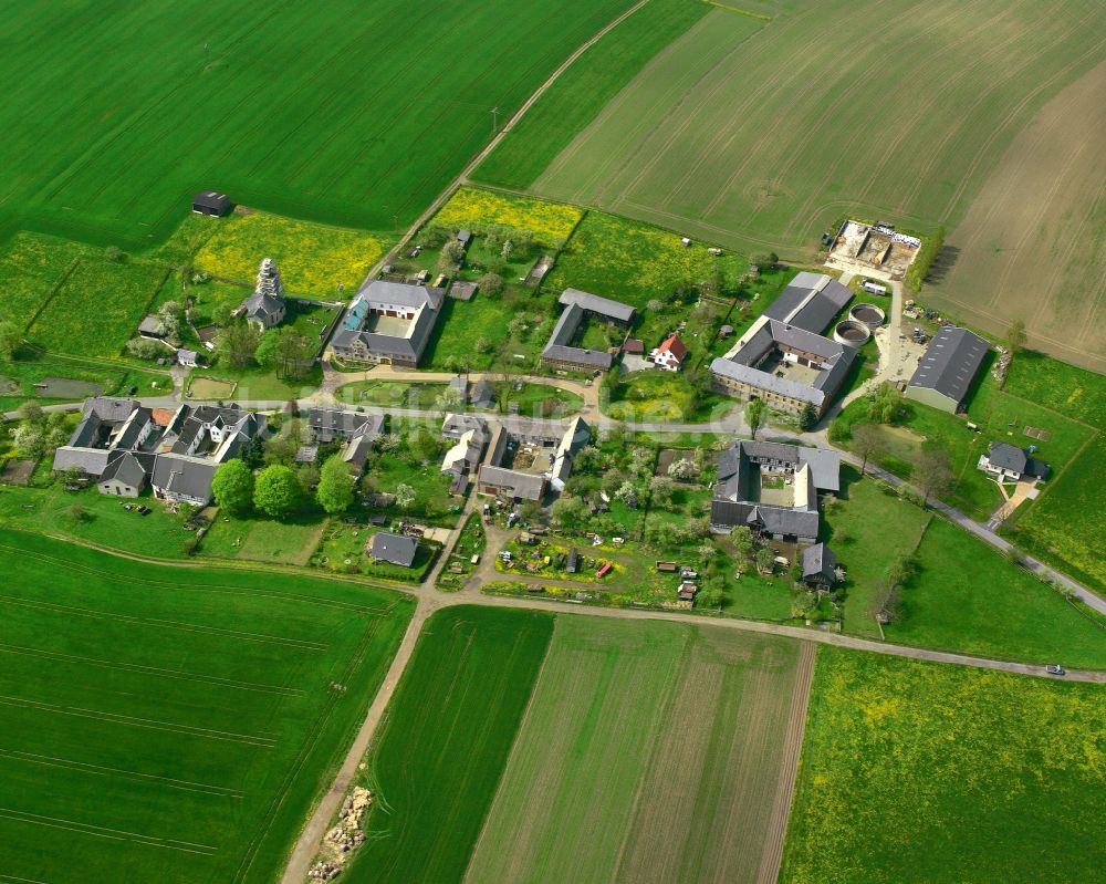 Zickra aus der Vogelperspektive: Dorfkern am Feldrand in Zickra im Bundesland Thüringen, Deutschland