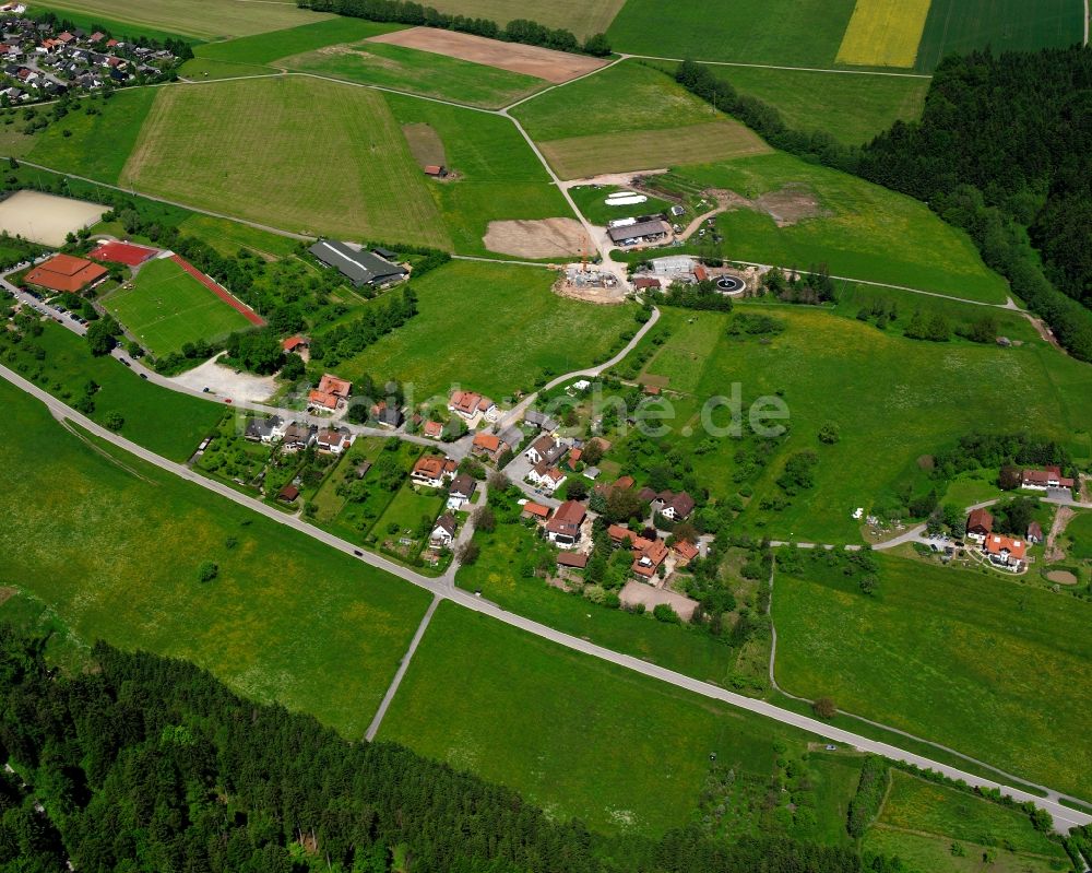 Ziegelhütte von oben - Dorfkern am Feldrand in Ziegelhütte im Bundesland Baden-Württemberg, Deutschland