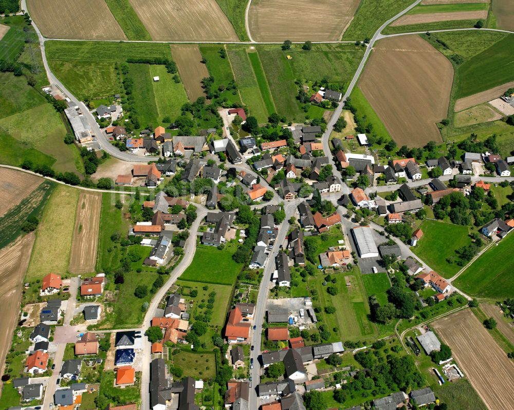 Zierolshofen von oben - Dorfkern am Feldrand in Zierolshofen im Bundesland Baden-Württemberg, Deutschland