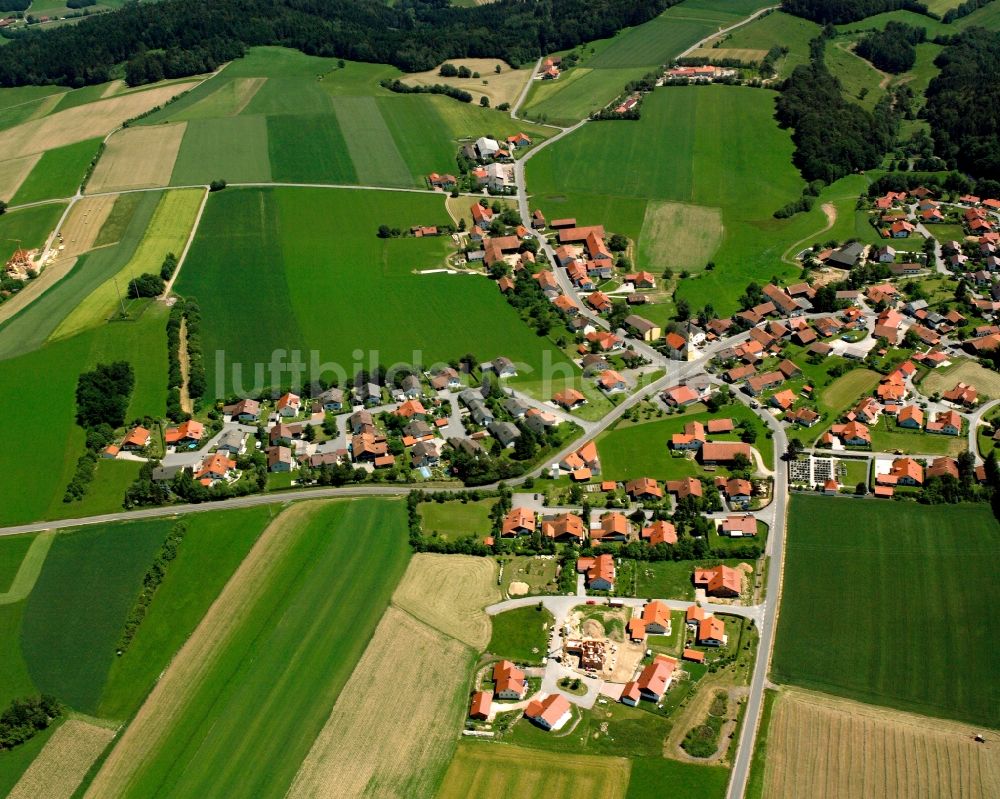 Zinzenzell von oben - Dorfkern am Feldrand in Zinzenzell im Bundesland Bayern, Deutschland