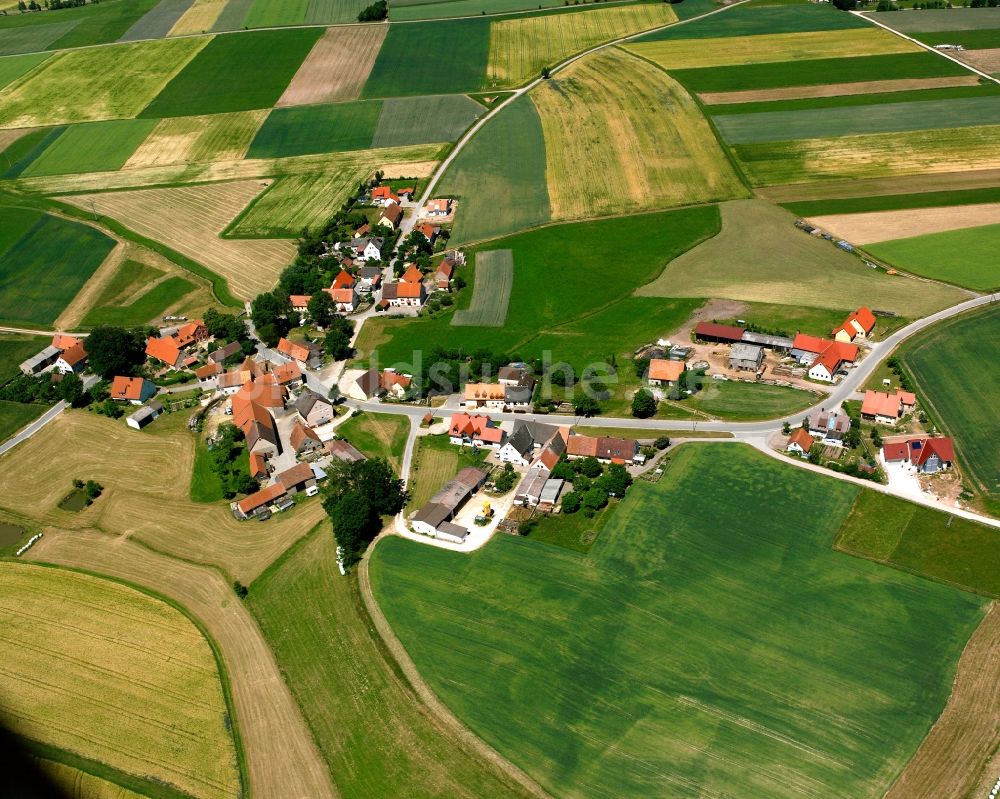 Zirndorf von oben - Dorfkern am Feldrand in Zirndorf im Bundesland Bayern, Deutschland