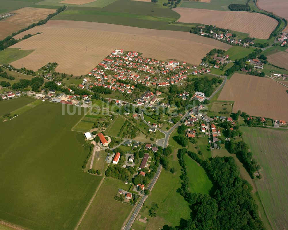 Zschippach von oben - Dorfkern am Feldrand in Zschippach im Bundesland Thüringen, Deutschland