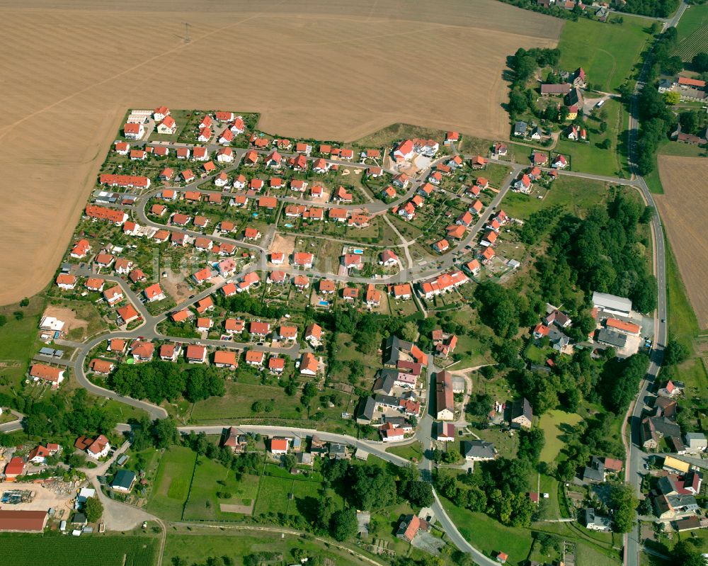 Zschippach aus der Vogelperspektive: Dorfkern am Feldrand in Zschippach im Bundesland Thüringen, Deutschland