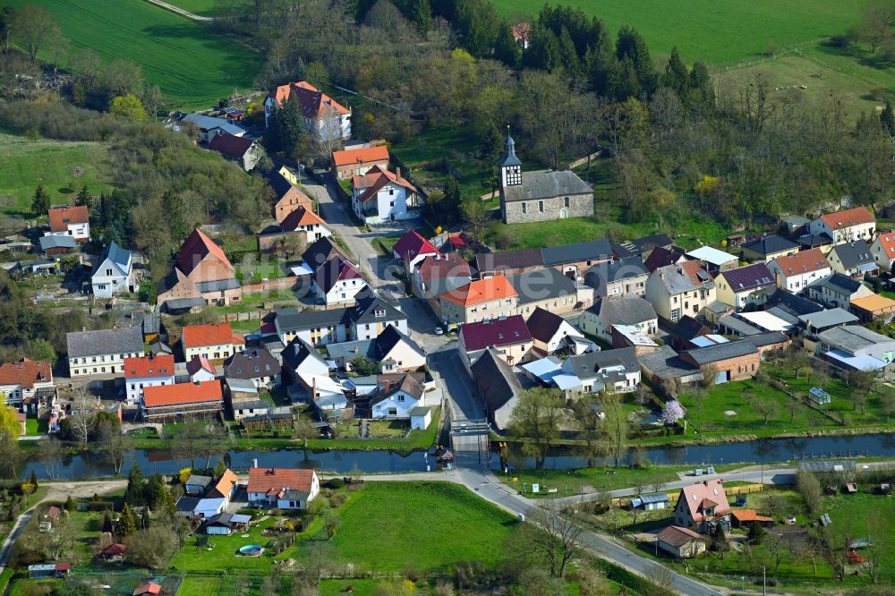 Luftaufnahme Niederfinow - Dorfkern an den Fluss- Uferbereichen der alten Finow in Niederfinow im Bundesland Brandenburg, Deutschland