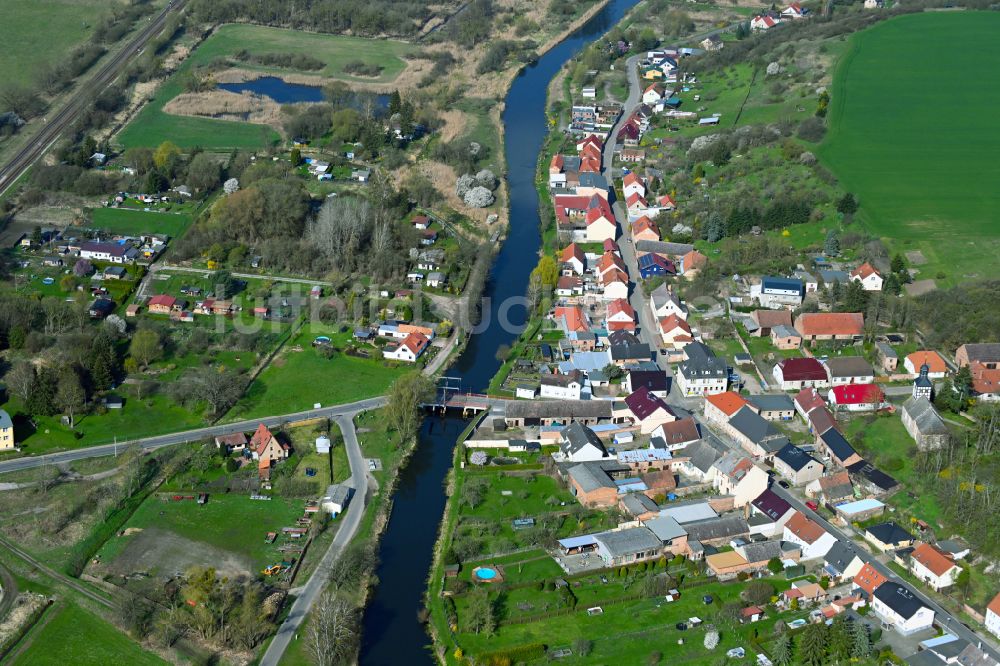 Luftbild Niederfinow - Dorfkern an den Fluss- Uferbereichen der alten Finow in Niederfinow im Bundesland Brandenburg, Deutschland