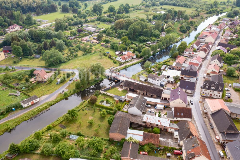 Luftbild Niederfinow - Dorfkern an den Fluss- Uferbereichen der alten Finow in Niederfinow im Bundesland Brandenburg, Deutschland