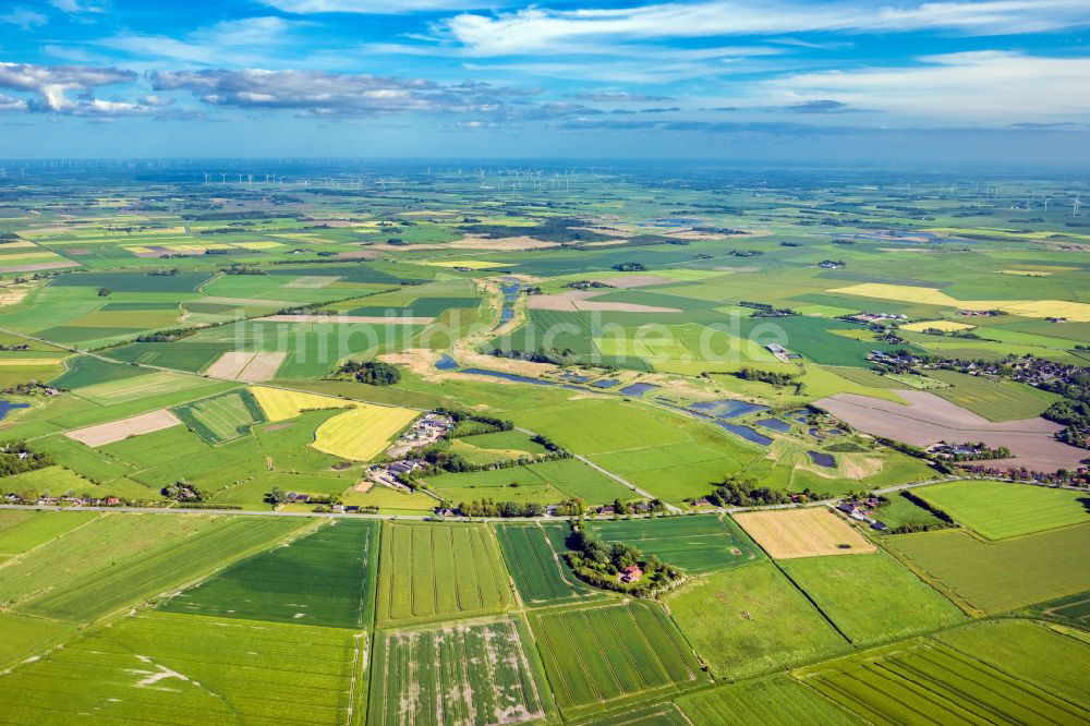 Luftbild Neukirchen - Dorfkern an den Fluss- Uferbereichen Brückengraben in Neukirchen im Bundesland Schleswig-Holstein, Deutschland