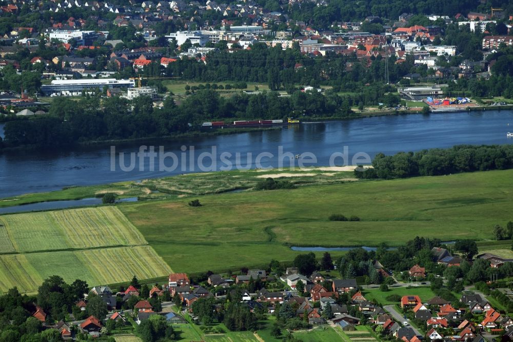 Luftaufnahme Marschacht - Dorfkern an den Fluss- Uferbereichen der Elbe in Marschacht im Bundesland Niedersachsen