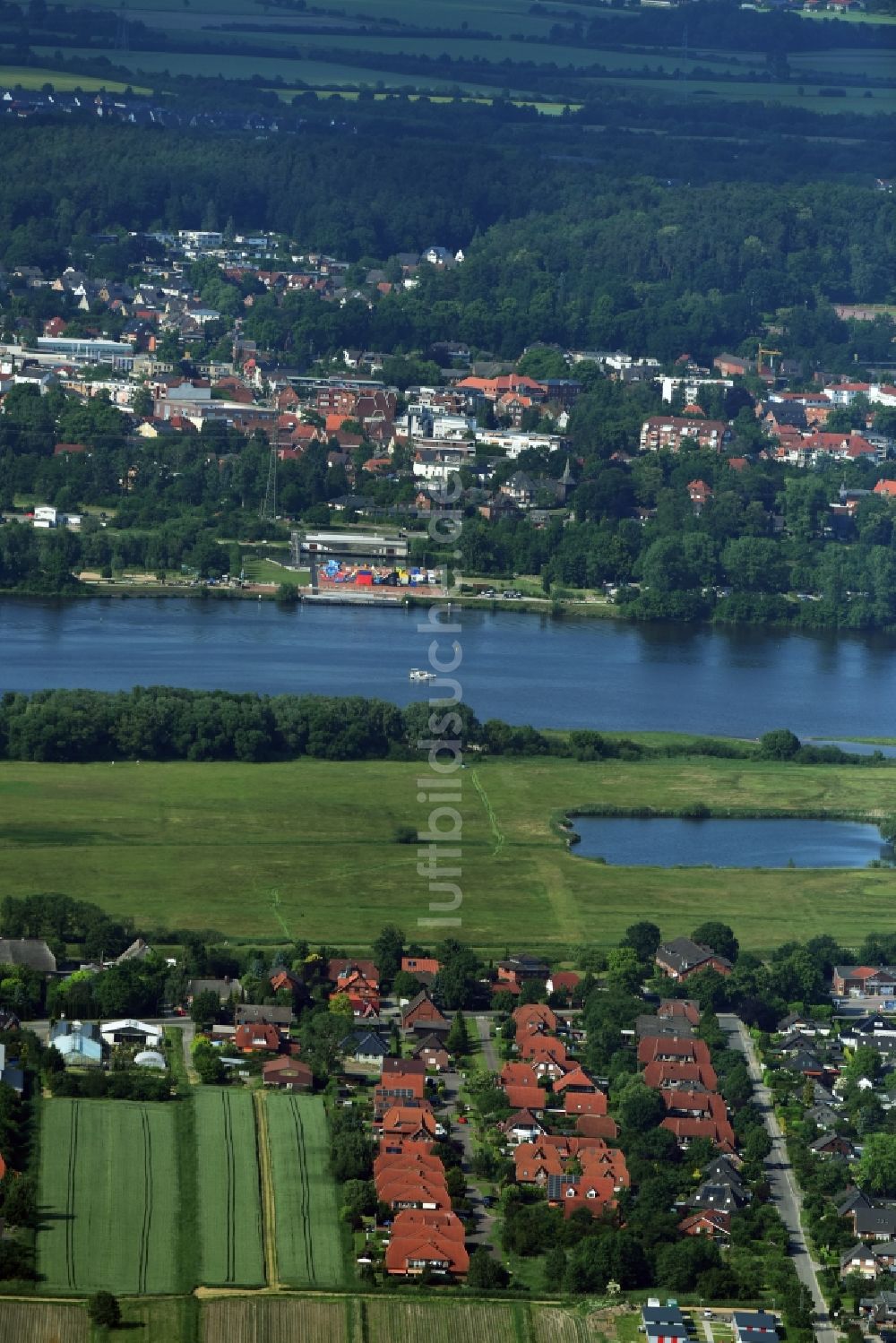 Luftbild Marschacht - Dorfkern an den Fluss- Uferbereichen der Elbe in Marschacht im Bundesland Niedersachsen