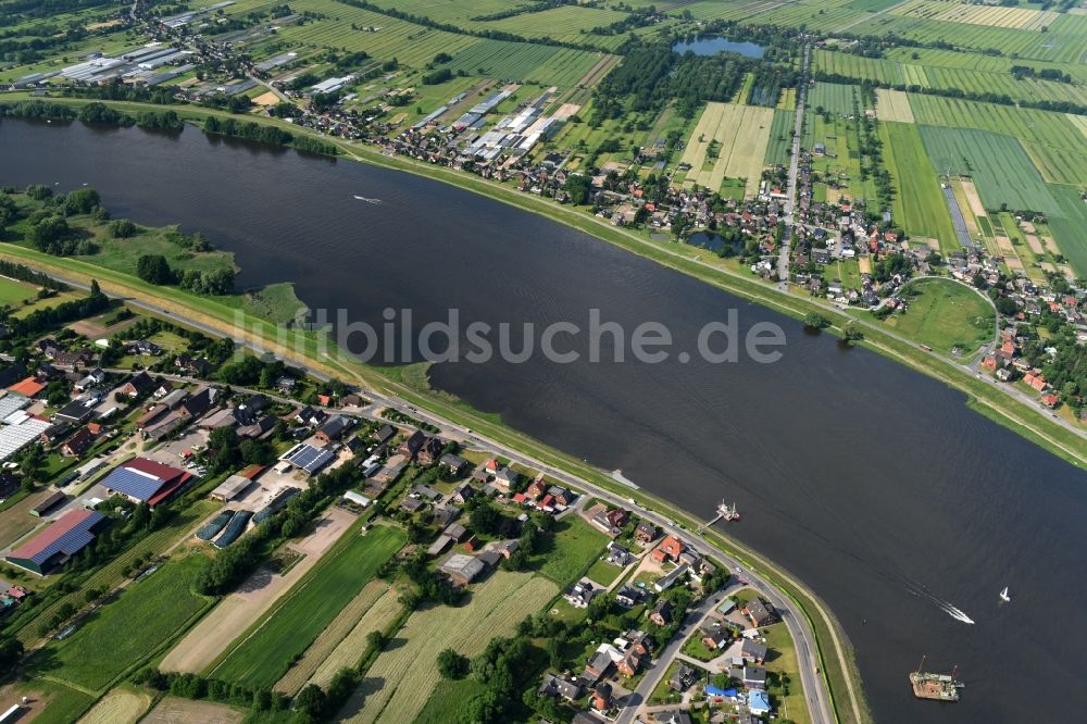 Stelle von oben - Dorfkern an den Fluss- Uferbereichen Elbe in Stelle im Bundesland Niedersachsen