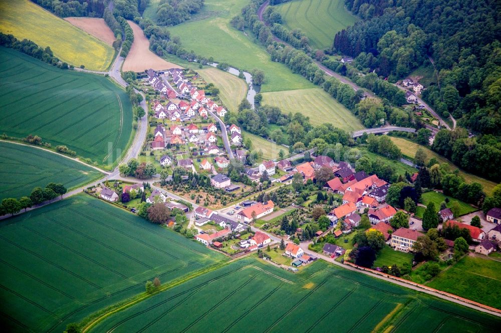 Luftbild Welsede - Dorfkern an den Fluss- Uferbereichen der Emmer in Welsede im Bundesland Niedersachsen, Deutschland