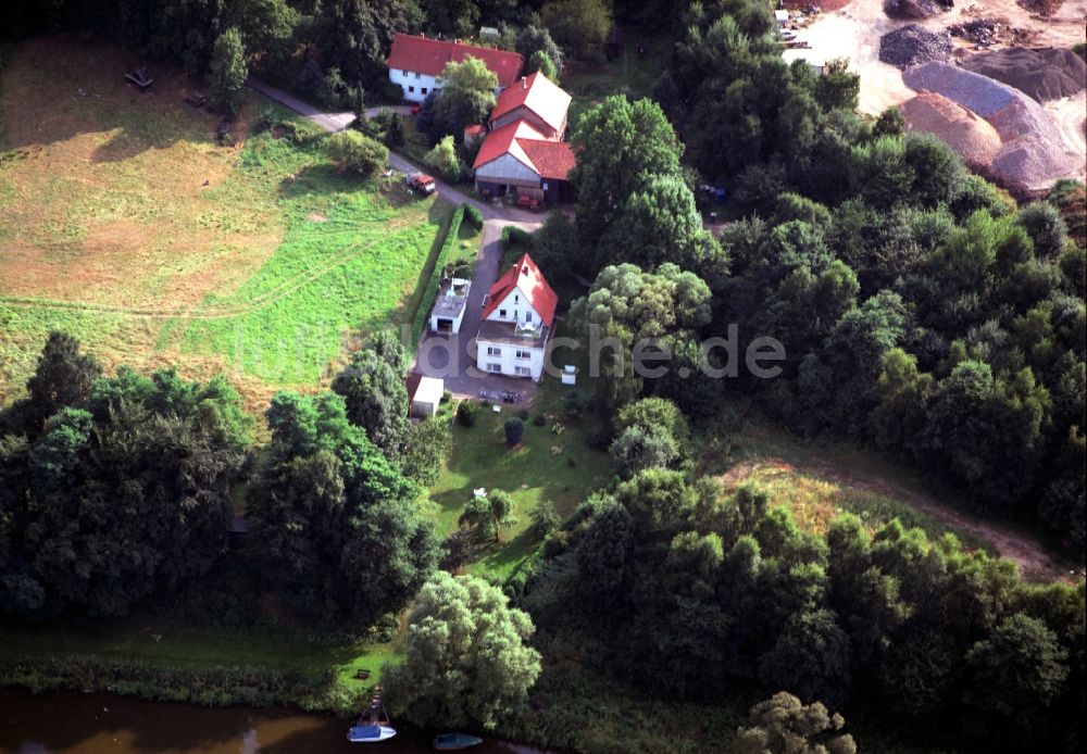 Löwenau von oben - Dorfkern an den Fluss- Uferbereichen der Fulda in Löwenau im Bundesland Niedersachsen, Deutschland