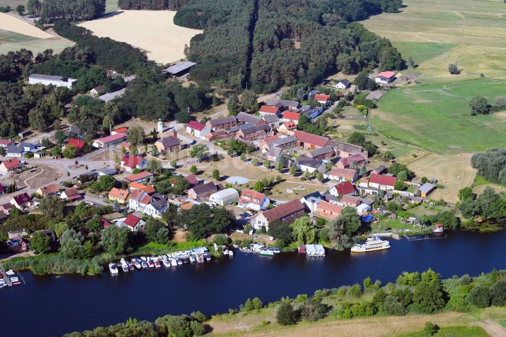 Luftbild Grütz - Dorfkern an den Fluss- Uferbereichen der Havel in Grütz im Bundesland Brandenburg, Deutschland