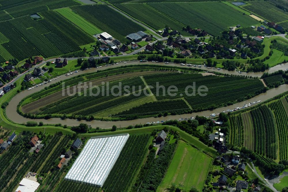 Luftaufnahme Höhen - Dorfkern an den Fluss- Uferbereichen der Lühe in Höhen im Bundesland Niedersachsen, Deutschland