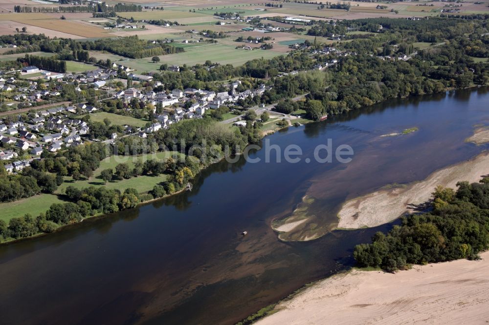 Luftbild Saint Martin de la Place - Dorfkern an den Fluss- Uferbereichen der Loire in Saint Martin de la Place in Pays de la Loire, Frankreich