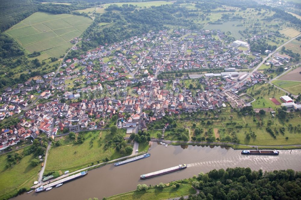 Dorfprozelten von oben - Dorfkern an den Fluss- Uferbereichen des Main in Dorfprozelten im Bundesland Bayern