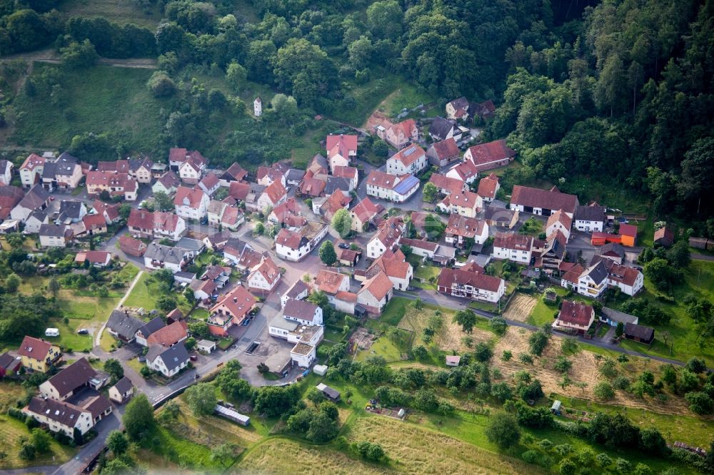 Luftbild Wertheim - Dorfkern an den Fluss- Uferbereichen des Main im Ortsteil Grünenwört in Wertheim im Bundesland Baden-Württemberg, Deutschland