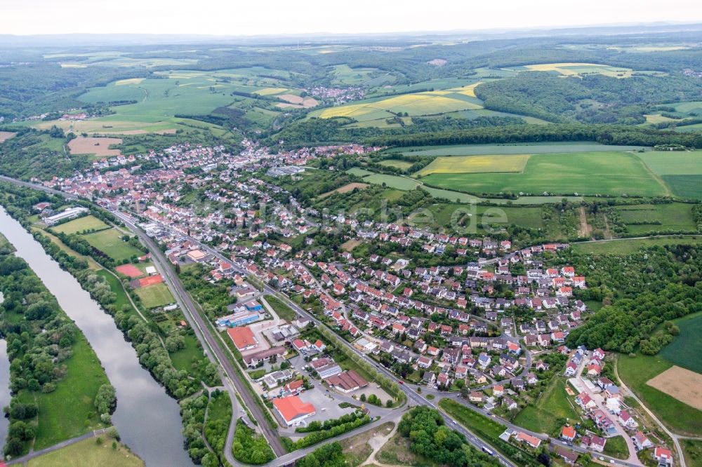 Schonungen von oben - Dorfkern an den Fluss- Uferbereichen des Main in Schonungen im Bundesland Bayern, Deutschland