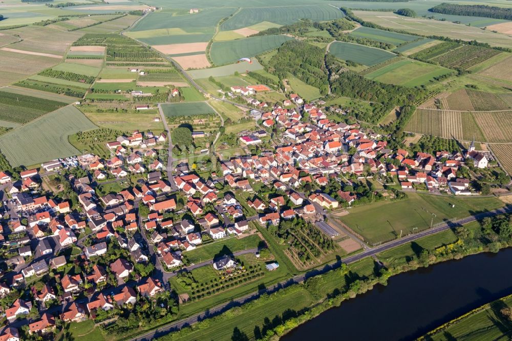 Luftaufnahme Stammheim - Dorfkern an den Fluss- Uferbereichen des Main in Stammheim im Bundesland Bayern, Deutschland