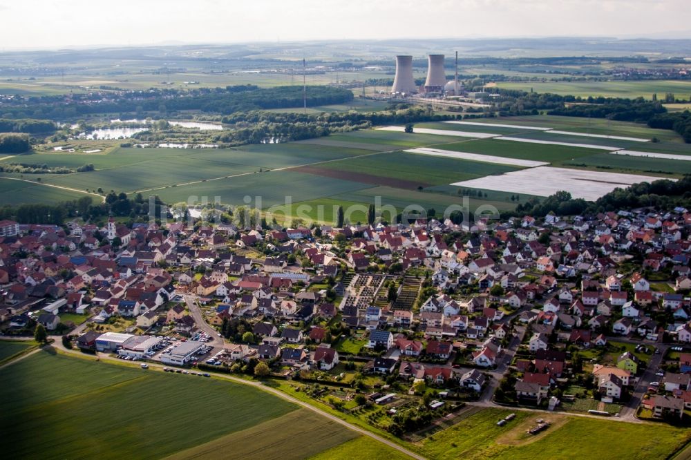 Luftbild Röthlein - Dorfkern an den Fluss- Uferbereichen des Main vor dem stillgelegten Atomkraftwerk Gräfenrheinfeld im Ortsteil Hirschfeld in Röthlein im Bundesland Bayern, Deutschland