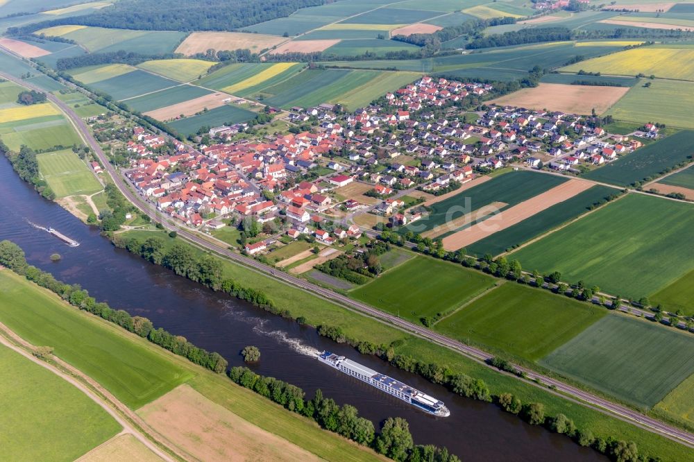 Luftbild Untertheres - Dorfkern an den Fluss- Uferbereichen des Main in Untertheres im Bundesland Bayern, Deutschland