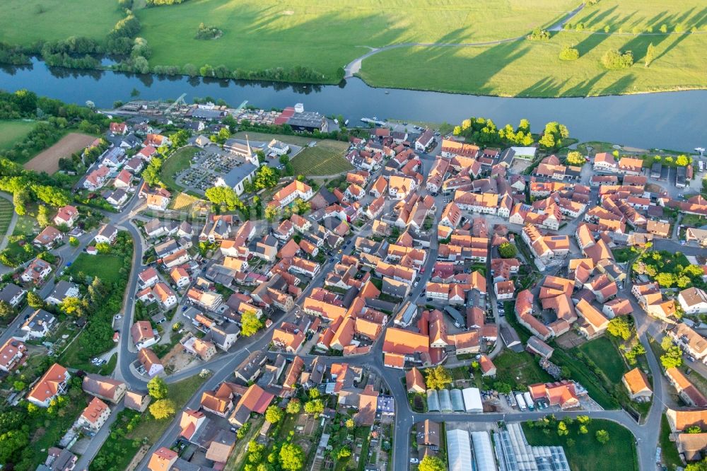 Luftbild Wipfeld - Dorfkern an den Fluss- Uferbereichen des Main in Wipfeld im Bundesland Bayern, Deutschland