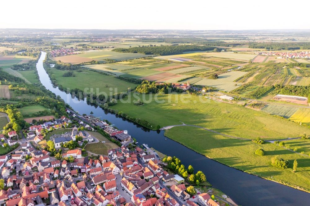 Luftaufnahme Wipfeld - Dorfkern an den Fluss- Uferbereichen des Main in Wipfeld im Bundesland Bayern, Deutschland