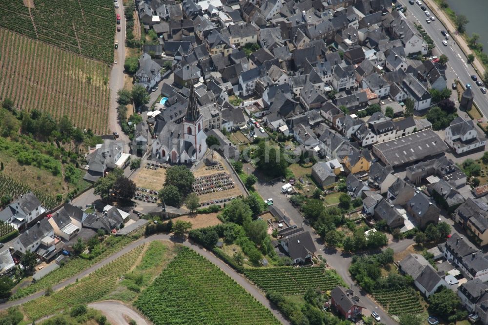 Luftbild Ediger-Eller - Dorfkern an den Fluss- Uferbereichen der Mosel in Ediger-Eller im Bundesland Rheinland-Pfalz, Deutschland